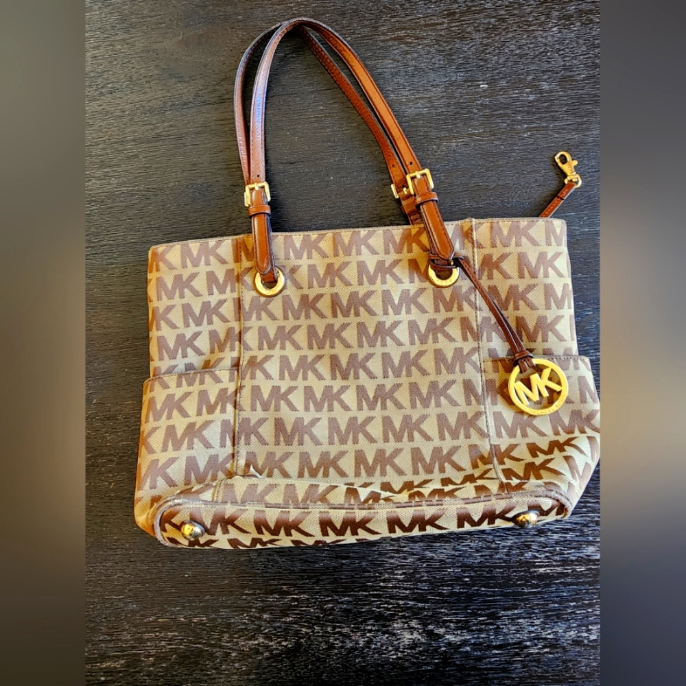Michael Kors Jet Set Signature Logo Tote Handbag